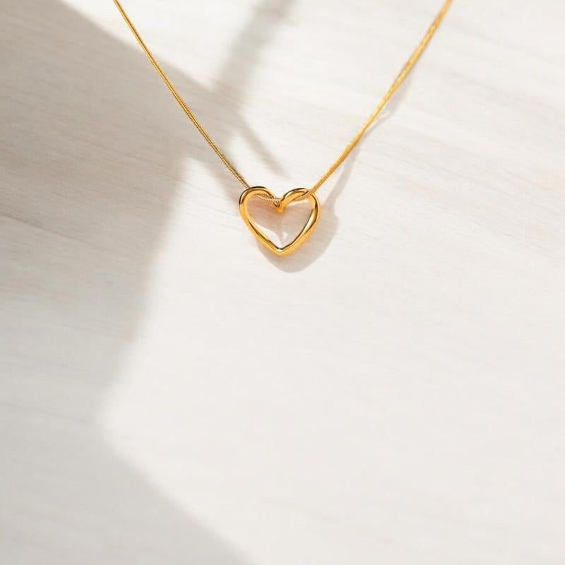 Collar con Dije de Corazón Chapado en Oro 18K