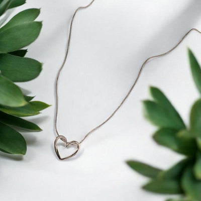 Collar con Dije de Corazón Chapado en Oro 18K